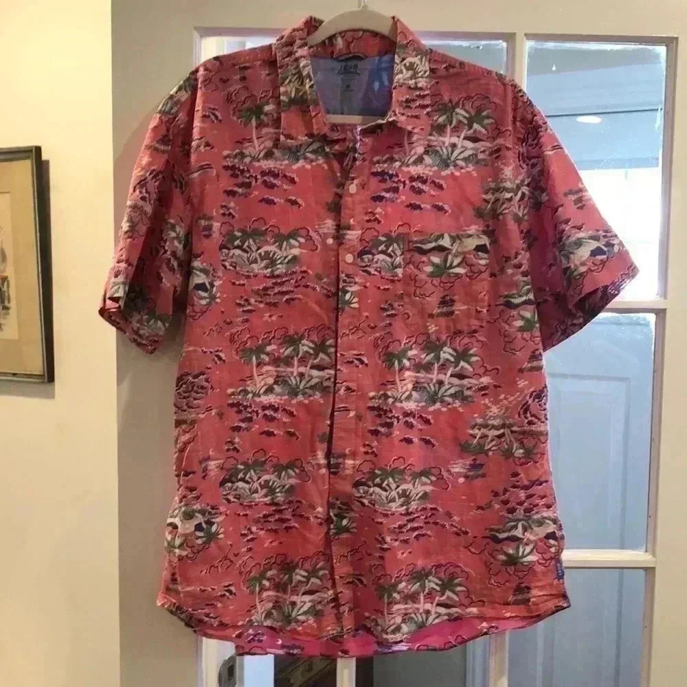 IZOD Saltwater Relaxed Classics button down shirt sleeve shirt.